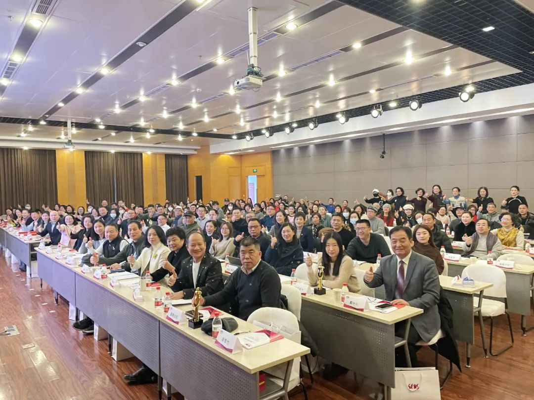 资讯 | 上海市服饰学会第九届一次会员代表大会暨第九届一次理事会圆满召开 路易博士中国当选新一届理事单位